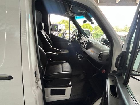 Used 2025 Mercedes-Benz Sprinter 2500 image 37