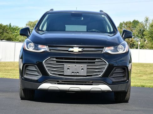 Used 2019 Chevrolet Trax LT w/ LT Convenience Package FWD image 2