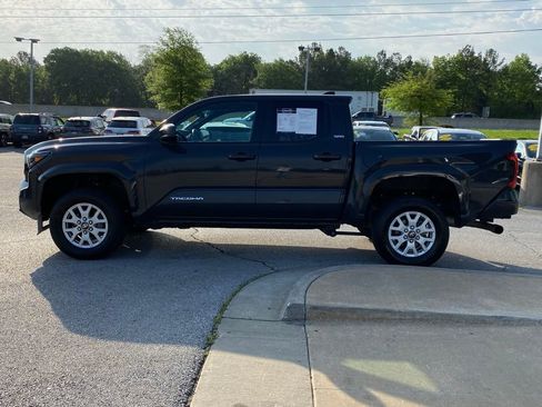 Used 2024 Toyota Tacoma SR5 RWD image 4