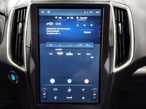 Used 2024 Ford Edge SE w/ Black Appearance Package image 35