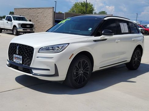 Certified 2025 Lincoln Corsair Reserve w/ Jet Appearance Package AWD/4WD image 4