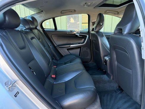 Used 2017 Volvo S60 T5 Inscription image 21