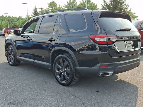 Used 2025 Honda Pilot Sport image 4