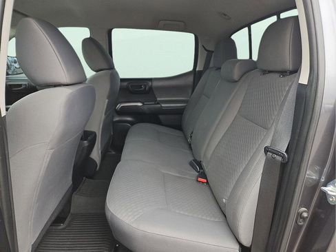 Used 2022 Toyota Tacoma SR5 RWD image 8
