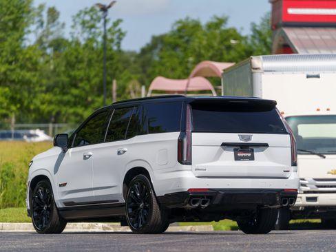 Used 2026 Cadillac Escalade V w/ LPO, ONYX Package AWD/4WD image 3