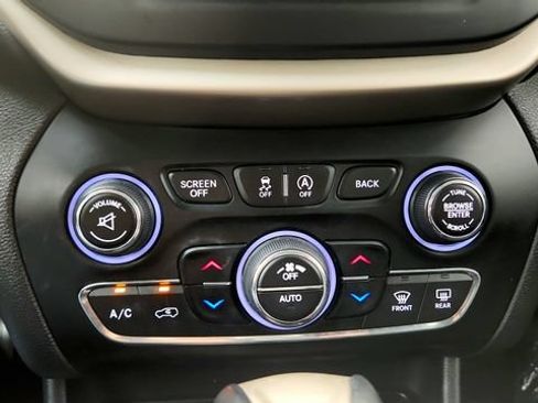 Used 2015 Jeep Cherokee Limited w/ Trailer Tow Group FWD image 67