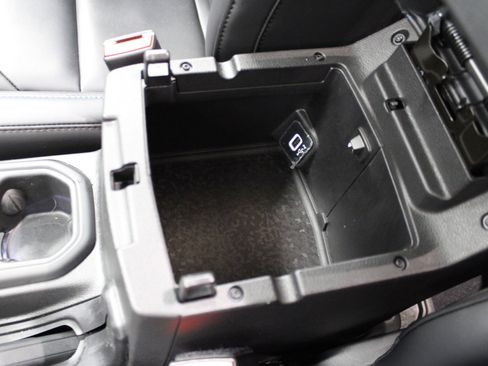 Used 2024 Jeep Wrangler High Altitude image 34