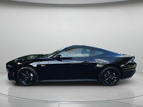Used 2025 Ford Mustang GT RWD image 17