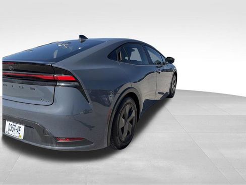 Used 2025 Toyota Prius LE FWD image 5