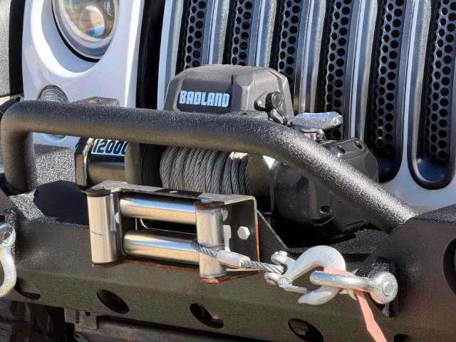 Used 2016 Jeep Wrangler Unlimited Rubicon w/ Connectivity Group AWD/4WD image 9