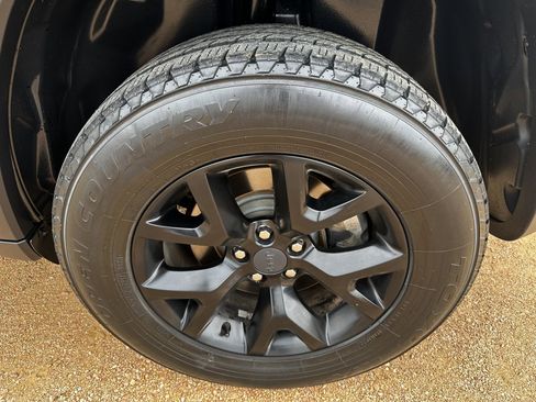 Used 2017 Jeep Cherokee Trailhawk image 7