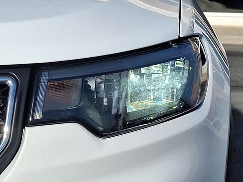 Used 2024 Jeep Compass Latitude image 9