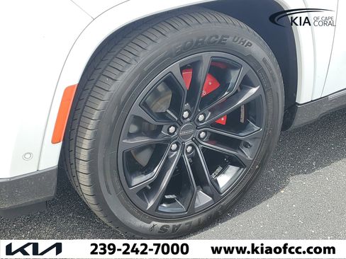 Used 2022 Jeep Grand Wagoneer Series III w/ HD Trailer Tow Package AWD/4WD image 6