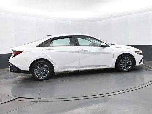 Used 2024 Hyundai Elantra SEL FWD image 4