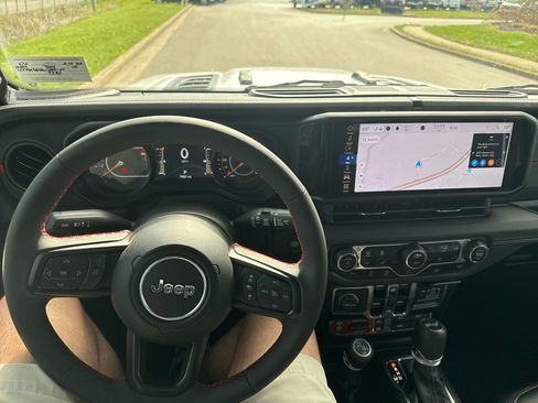 Used 2024 Jeep Wrangler Unlimited Rubicon w/ Technology Group image 7