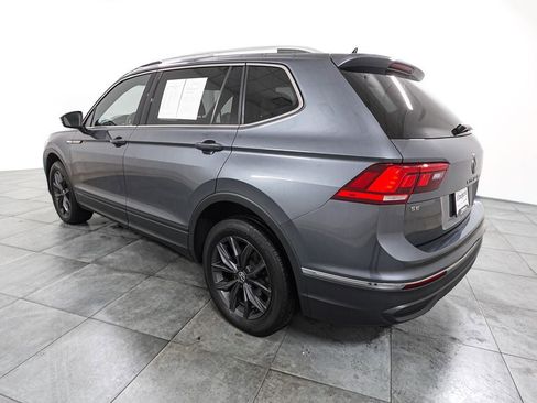 Used 2022 Volkswagen Tiguan SE w/ Panoramic Sunroof Package image 4