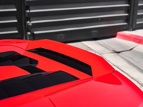 Used 2023 Lamborghini Huracan EVO RWD image 10