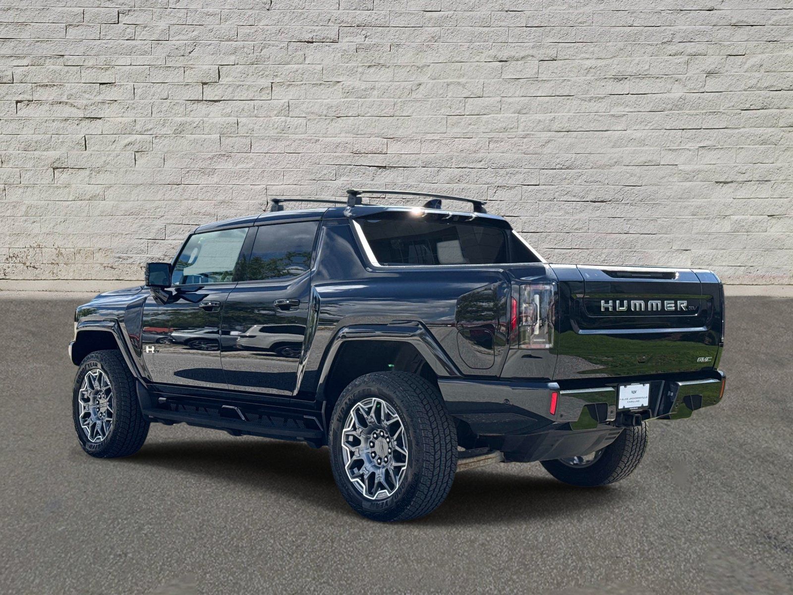 Used 2025 GMC Hummer EV 3X w/ LPO, Roof Cross Rail Package AWD/4WD image 3