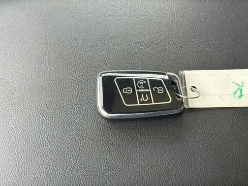 Certified 2022 Volkswagen Atlas SE FWD image 31