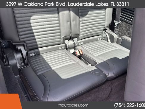 Used 2020 Land Rover Discovery HSE image 39