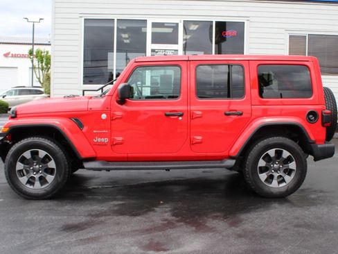 Used 2018 Jeep Wrangler Unlimited Sahara AWD/4WD image 3
