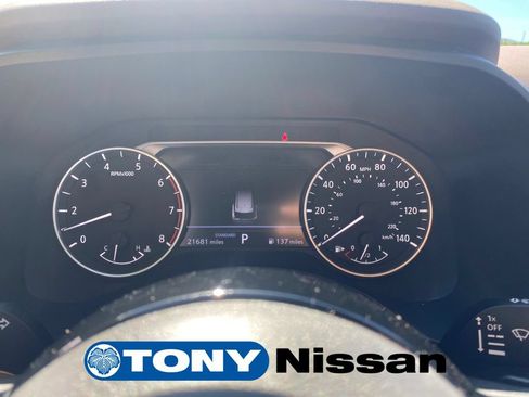 Used 2023 Nissan Rogue SL w/ SL Premium Package FWD image 15