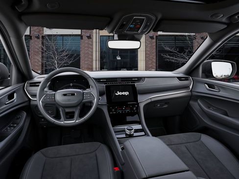 New 2025 Jeep Grand Cherokee Altitude image 14