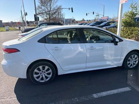 Used 2024 Toyota Corolla LE image 7