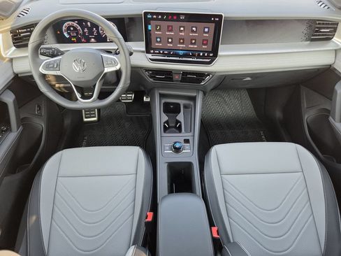 New 2026 Volkswagen Tiguan SE R-Line FWD image 23