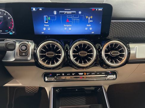 Used 2025 Mercedes-Benz GLB 250 GLB 250 image 16