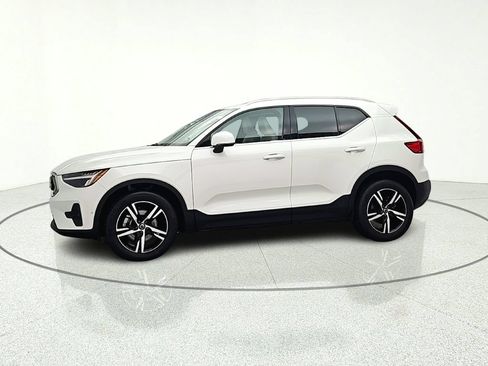 Used 2023 Volvo XC40 B5 Plus AWD/4WD image 4