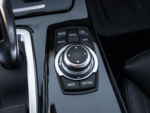 Used 2013 BMW 550i xDrive Sedan image 21