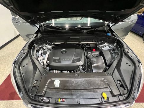 Used 2016 Volvo XC90 T6 Momentum image 41