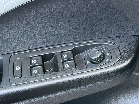 Used 2022 Volkswagen Taos SE w/ IQ.Drive SE Package image 25