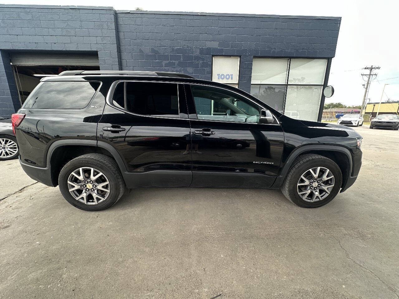 Used 2020 GMC Acadia SLT AWD/4WD image 9