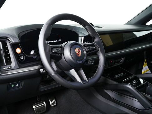 New 2026 Porsche Cayenne S image 4