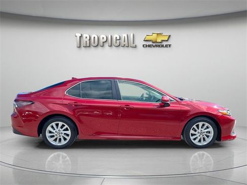 Used 2022 Toyota Camry LE image 5
