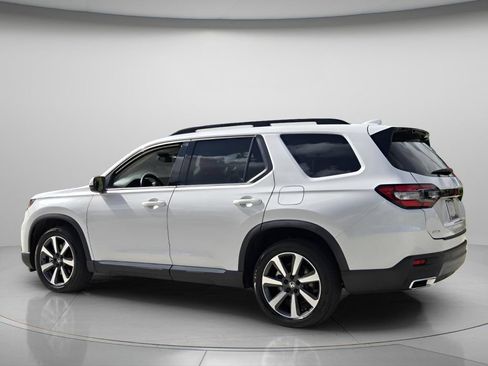Used 2025 Honda Pilot Touring image 8