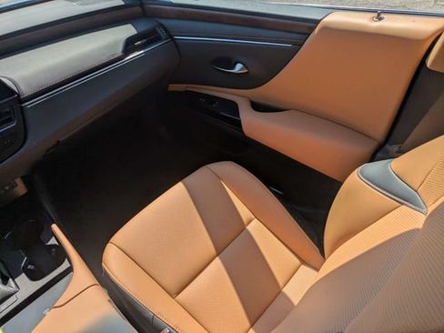 Used 2025 Lexus ES 350 w/ Premium Package FWD image 16