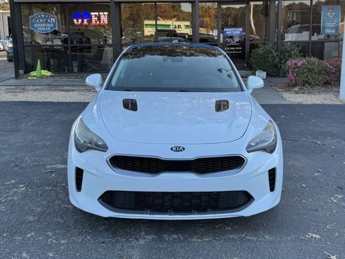 Used 2018 Kia Stinger Premium image 3