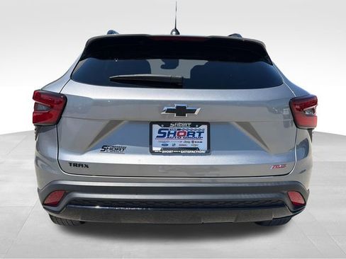 Used 2024 Chevrolet Trax RS w/ Sunroof Package FWD image 6
