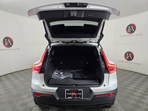 Used 2022 Volvo XC40 T5 R-Design w/ Advanced Package image 10