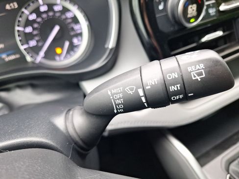Used 2022 Toyota Highlander XLE FWD image 23