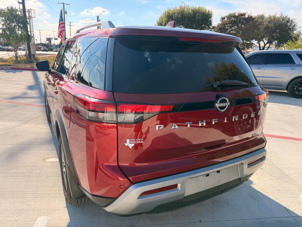 Used 2022 Nissan Pathfinder SL FWD image 3