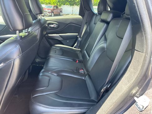 Used 2020 Jeep Cherokee Latitude Plus AWD/4WD image 6