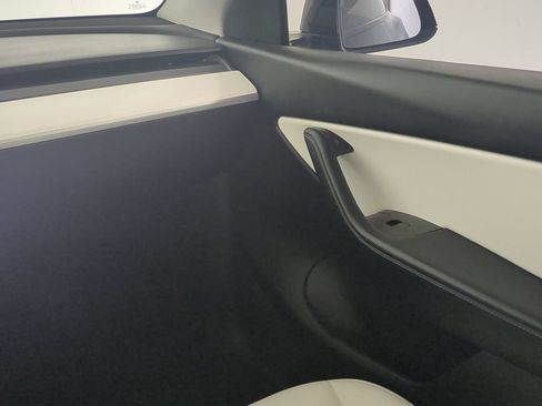 Used 2021 Tesla Model Y Long Range AWD/4WD image 20