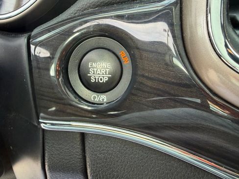 Used 2017 Jeep Grand Cherokee Overland w/ Jeep Active Safety Group AWD/4WD image 36