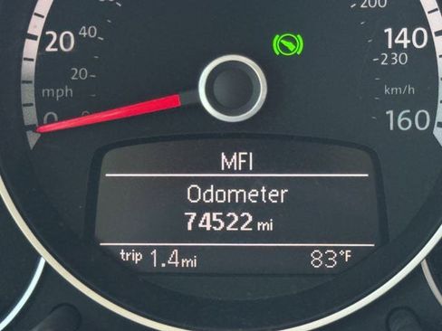 Used 2015 Volkswagen Beetle TDI FWD image 14
