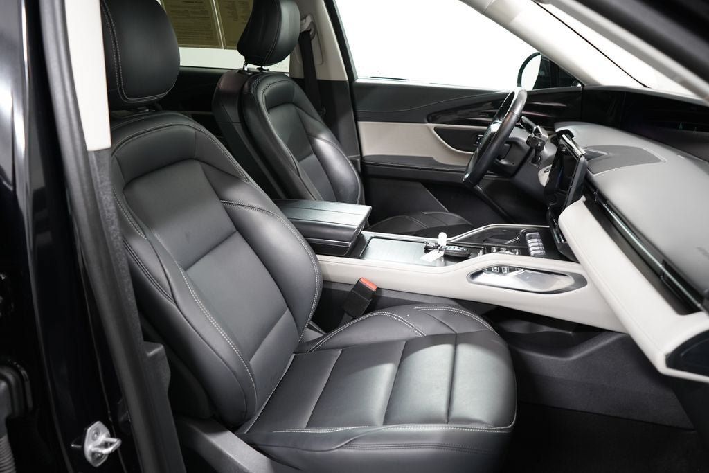 Used 2025 Lincoln Nautilus Premier AWD/4WD image 31
