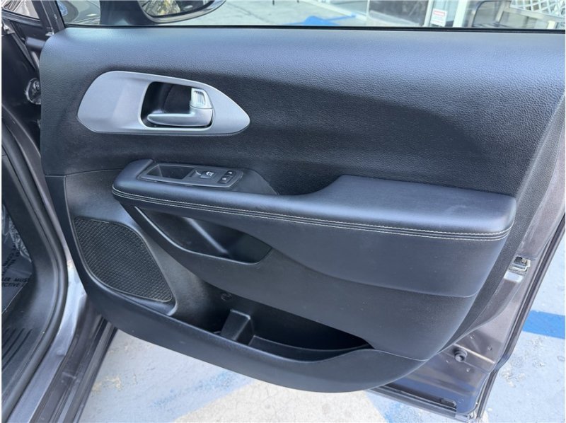 Used 2019 Chrysler Pacifica Touring-L Plus w/ Advanced Safetytec Group FWD image 34